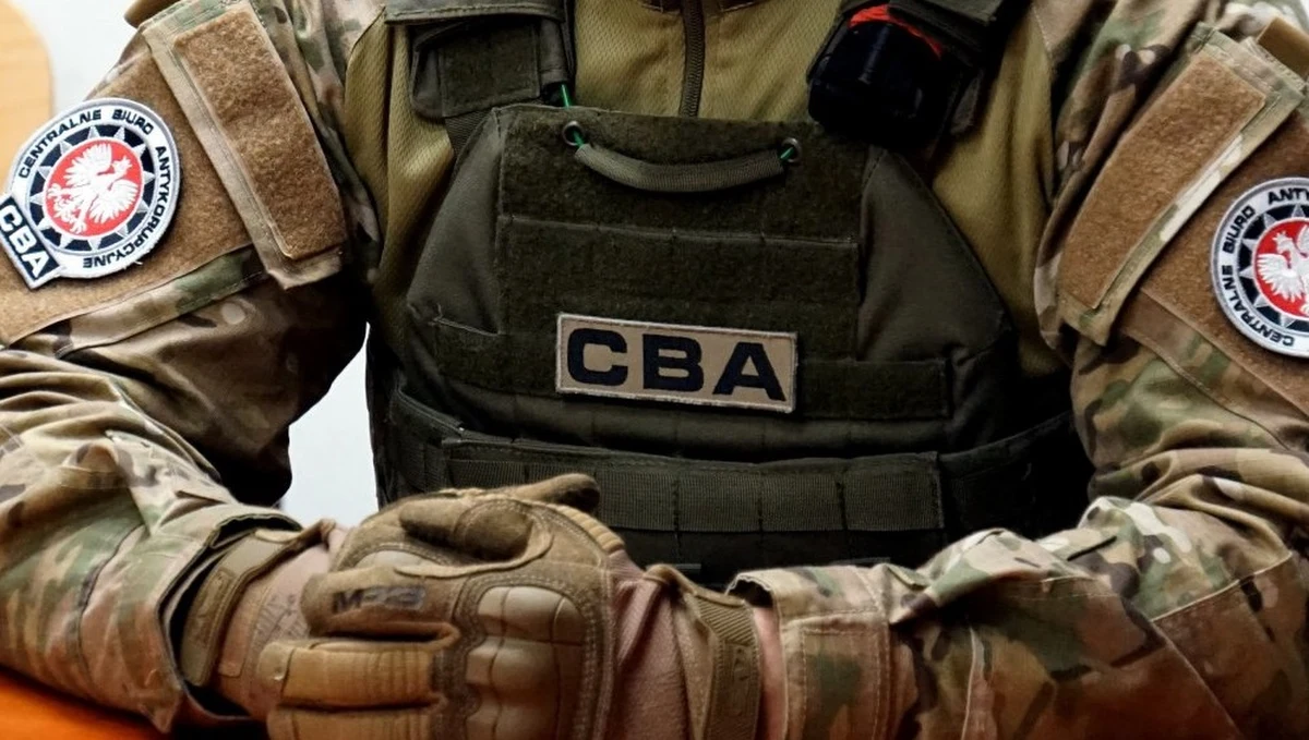 ​Centralne Biuro Antykorupcyjne zatrzymało cztery osoby związane z branżą energetyczną - informuje portal tvn24.pl. Jak potwierdza CBA, sprawa ma związek m.in. z przyjmowaniem i wręczaniem korzyści majątkowych w zamian za ujawnianie informacji istotnych z punktu widzenia prowadzonych postepowań przetargowych przez PGE Dystrybucja S.A.