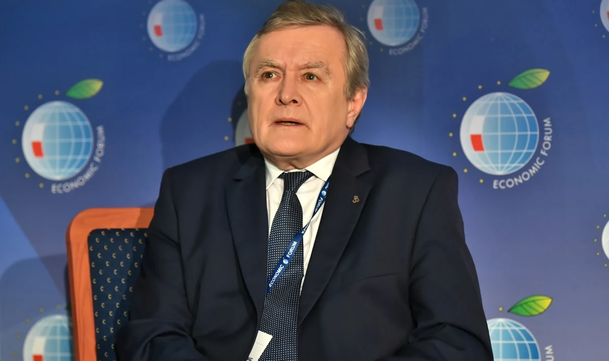 Obroniliśmy się, wyniki z III kwartału są optymistyczne; nie ma mowy w tej chwili o tym, żebyśmy znowu zamykali gospodarkę - powiedział wicepremier, minister kultury i dziedzictwa narodowego prof. Piotr Gliński, który uczestniczy w Forum Ekonomicznym w Karpaczu.