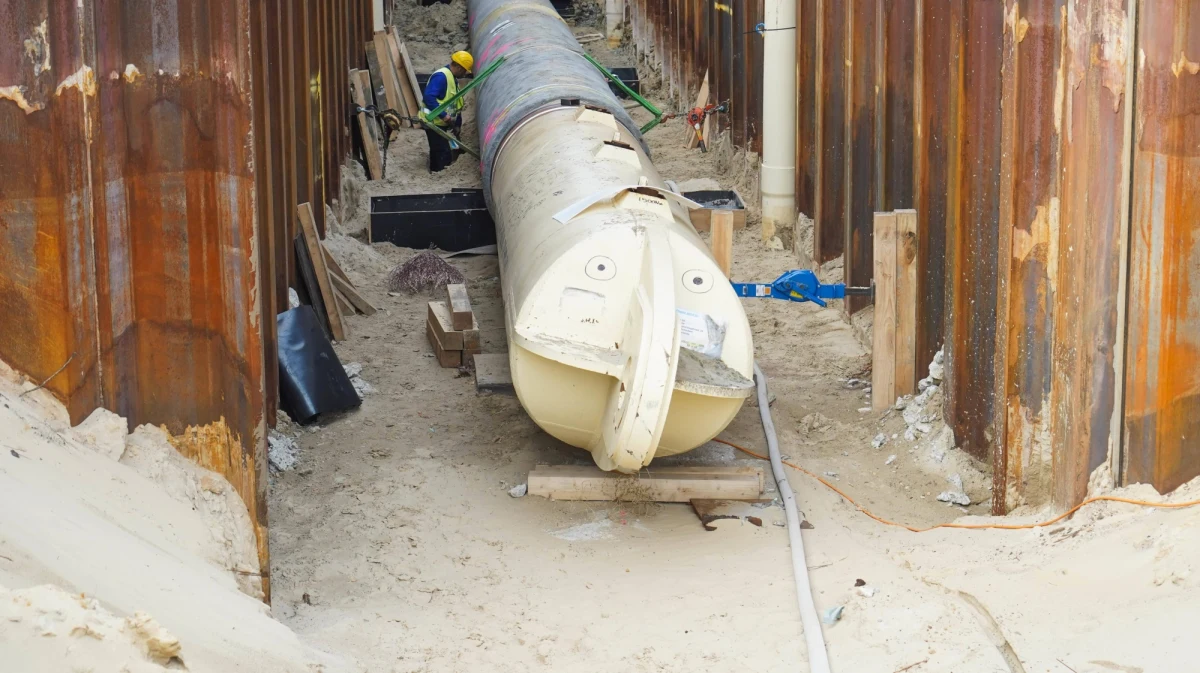 Z powodu próby otrucia Aleksieja Nawalnego Polska jeszcze nigdy nie była tak blisko zatrzymania budowy Nord Stream 2 - pisze we wtorek "Die Welt". Ten projekt nie ma charakteru gospodarczego, ale przede wszystkim polityczno-militarny - ostrzega w dzienniku wiceszef MSZ Paweł Jabłoński.