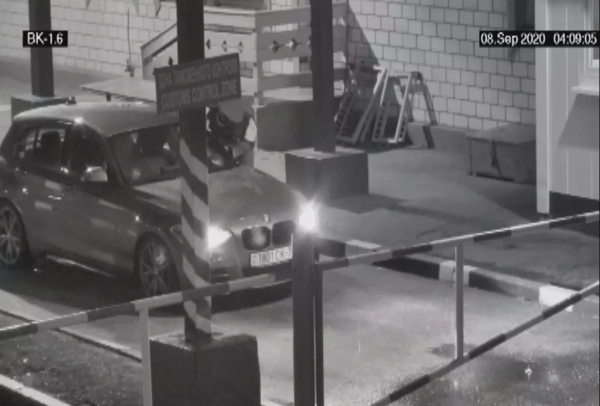 Maksim Znak prawdopodobnie został zatrzymany przez nieznanych mężczyzn w maskach i strojach cywilnych - poinformowała agencja Interfax, powołując się na jego współpracowników. Jest on członkiem prezydium opozycyjnej Rady Koordynacyjnej na Białorusi. Niezidentyfikowane osoby próbowały też dostać się do mieszkania noblistki Swiatłany Aleksijewicz.  
