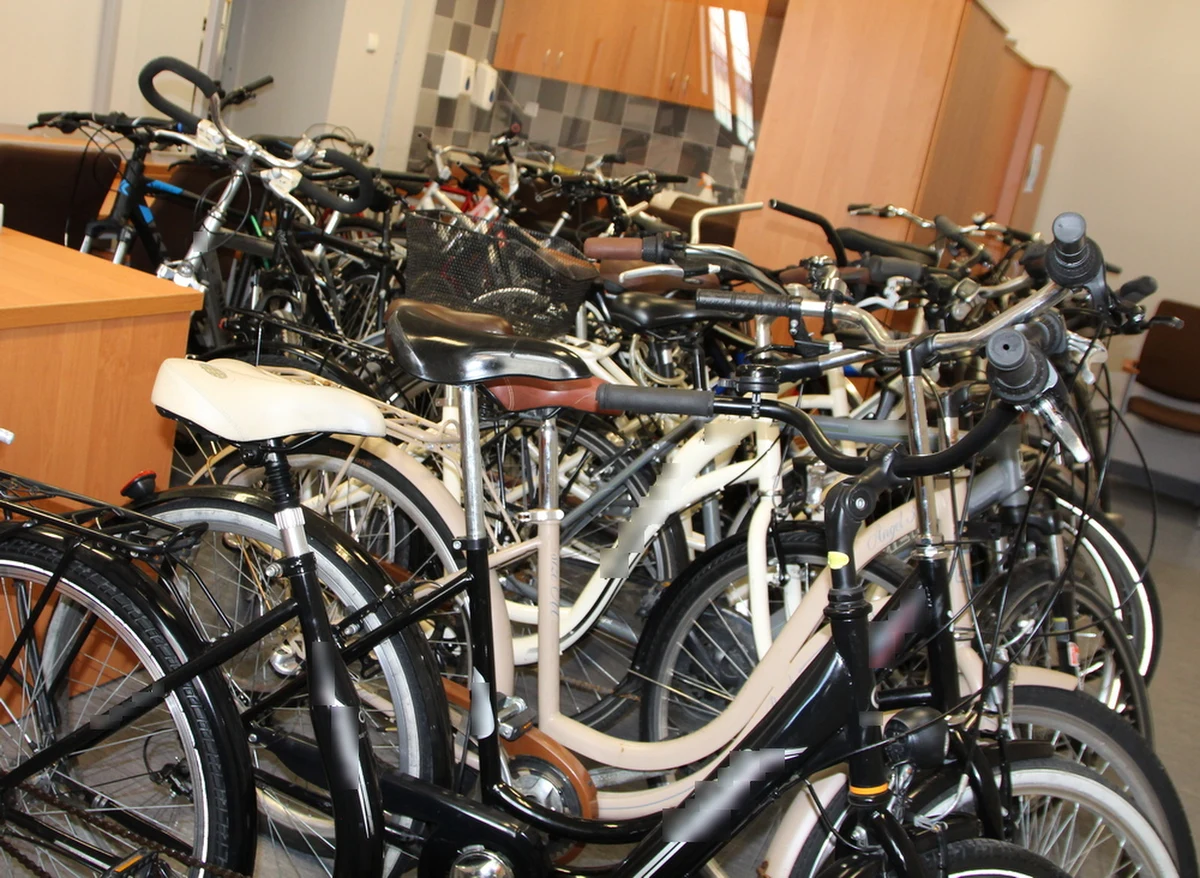 Szajka kradnąca rowery zatrzymana przez policję w Brzegu na Opolszczyźnie. Złodziei było trzech. Razem ukradli prawie 80 rowerów.