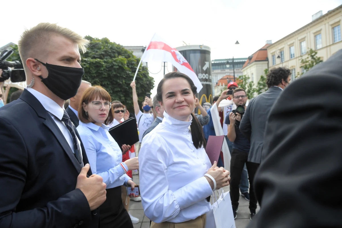 Szef Europejskiej Partii Ludowej Donald Tusk zaproponował by UE nominowała kandydatkę w sierpniowych wyborach prezydenckich na Białorusi Swiatłanę Cichanouską i przebywającego wciąż w więzieniu jej męża Siarhieja do Pokojowej Nagrody Nobla.