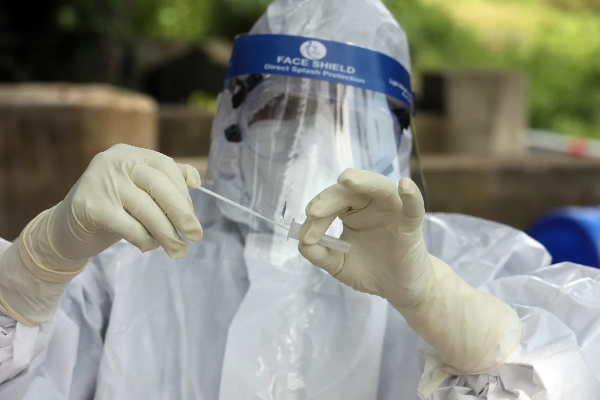 Lekarze zgłaszają problemy pojawiające się w trakcie wystawiania skierowań na testy na koronawirusa na podstawie teleporady. Jak donoszą: zawiesza się aplikacja, dzięki której można zdalnie skierować pacjenta na takie badanie.