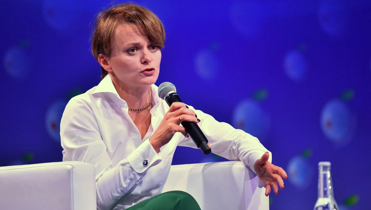 Myślę, że jest jeszcze długa droga do ostatecznych rozstrzygnięć - mówi Interii o toczących się rozmowach w sprawie rekonstrukcji rządu Zjednoczonej Prawicy wicepremier Jadwiga Emilewicz.