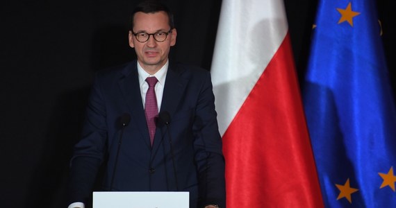 Epidemia nadal jest i jest ona groźna; nośmy maseczki i dmuchajmy na zimne - mówił w środę premier Mateusz Morawiecki, odnosząc się do obecnej sytuacji epidemicznej w Polsce. Zapewnił, że rząd nie chce wrócić do lockdownu, ale nie wykluczył obostrzeń "w niewielkim rozmiarze".