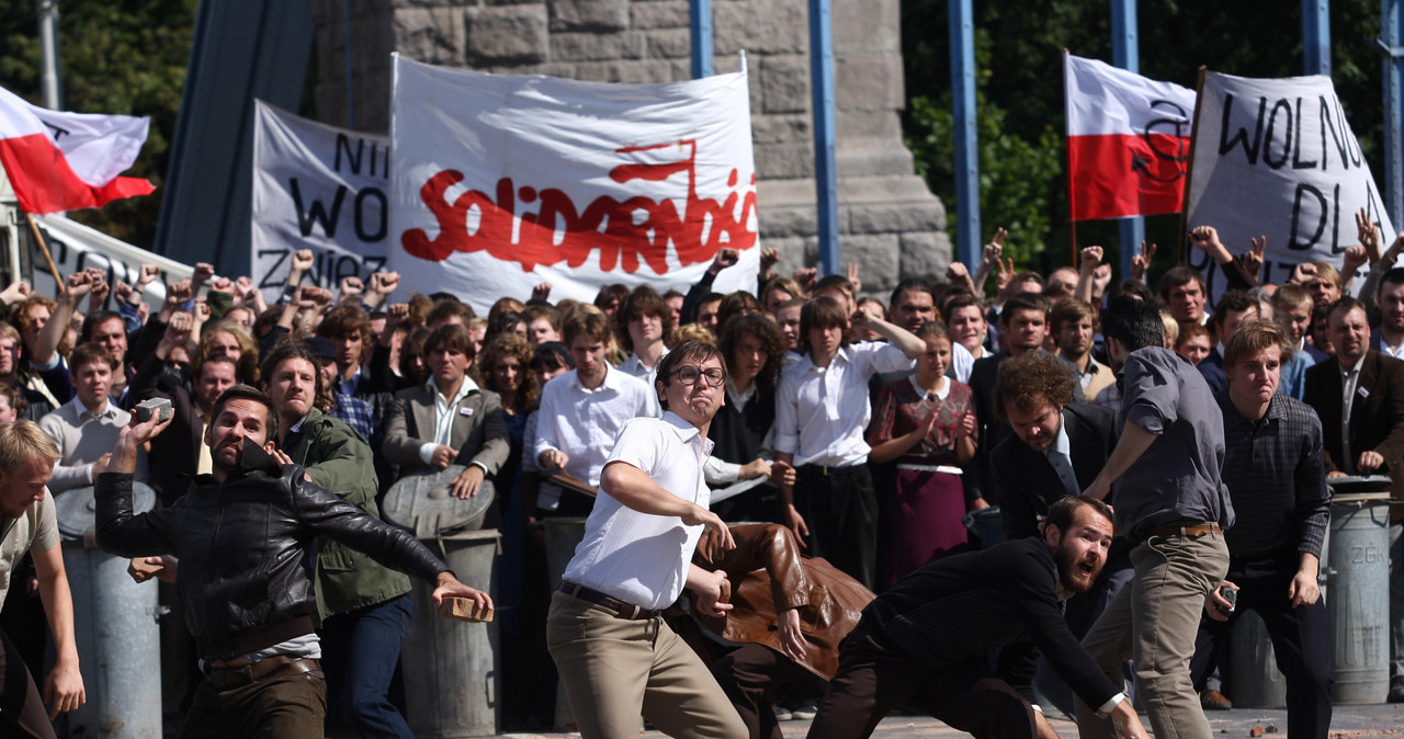 Film Waldemara Krzystka "80 milionów" został zaprezentowany w środę, 9 września, w Budapeszcie w ramach przeglądu z okazji 30-lecia transformacji ustrojowej, współorganizowanego przez Dom Terroru i Instytut Badań nad Komunizmem.