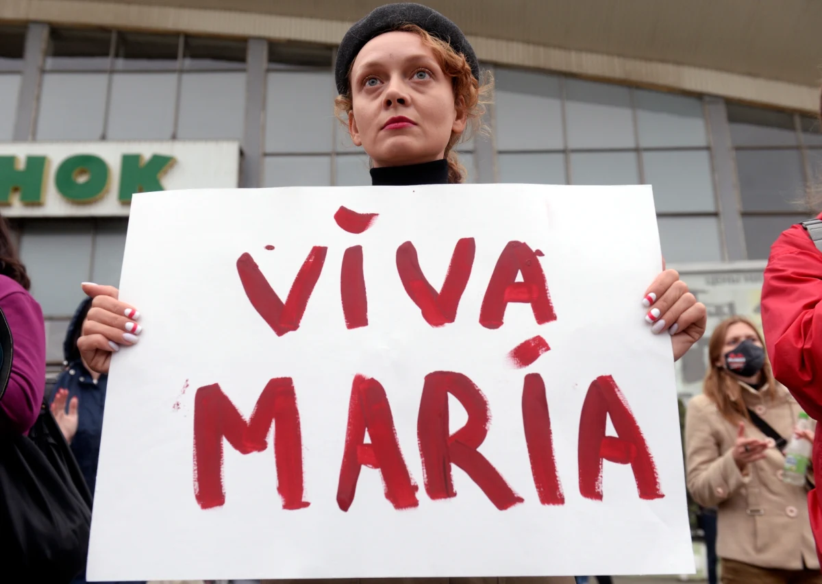 Przebywającej w areszcie w Mińsku Maryi Kalesnikawej grożono śmiercią. Wcześniej białoruskie służby próbowały wywieźć ją z kraju, ale na granicy z Ukrainą opozycjonistka podarła swój paszport. Przez wiele godzin nie było z nią kontaktu i nie było wiadomo, gdzie się znajduje. Dziś ma zostać przesłuchana.