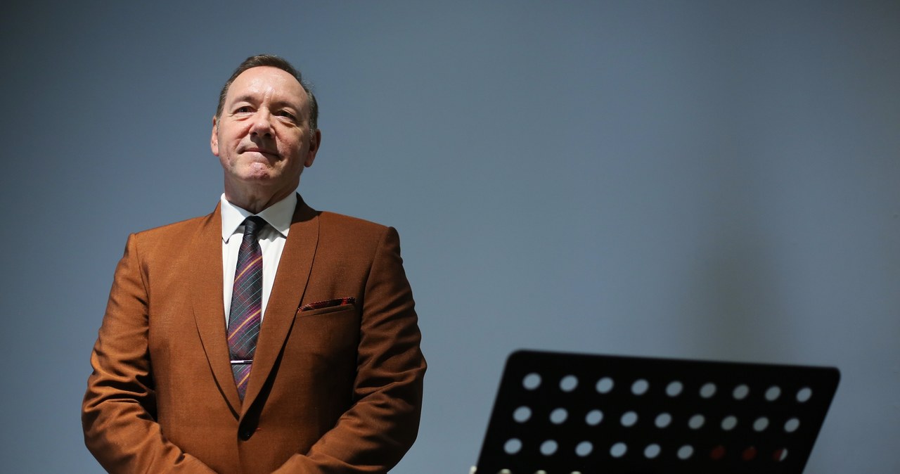 Kevin Spacey po raz kolejny musi mierzyć się z kompromitującymi go oskarżeniami. Dwóch mężczyzn złożyło właśnie pozew cywilny w sprawie napaści na tle seksualnym. Jednym z powodów w procesie jest aktor Anthony Rapp, który z zarzutami pod adresem laureata dwóch Oscarów wystąpił po raz pierwszy w 2017 roku.