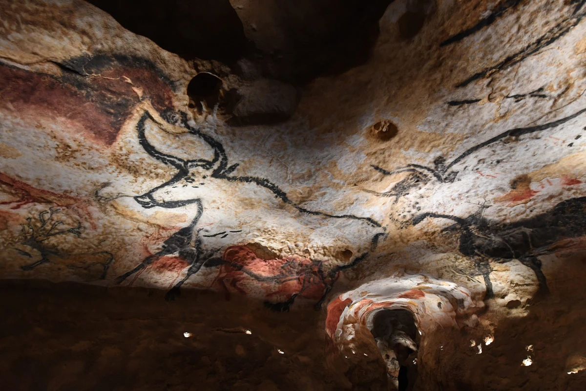 Udało się uratować bezcenne malowidła naskalne w jaskini Lascaux. Poinformowali o tym francuscy specjaliści w 80. rocznice odkrycia tej groty – zwanej „prehistoryczną Kaplicą Sykstyńską".