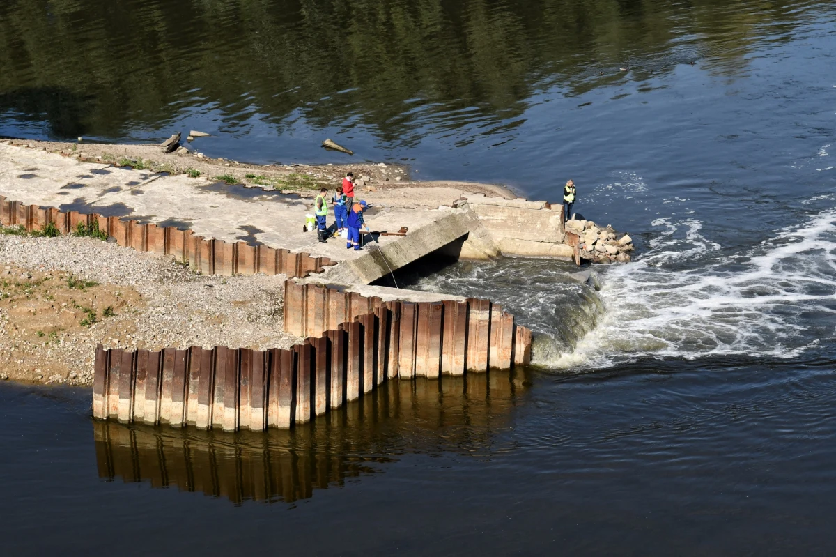 Czwartkowe wyniki badania wody pobranej przed dwoma dniami z Zatoki Gdańskiej, w rejonie ujścia Wisły, wykazały, że jej jakość odpowiada wymaganiom sanitarnym. To piąta z rzędu analiza, w której nie stwierdzono skażenia bakteriami, mimo awaryjnego zrzutu ścieków w Warszawie.