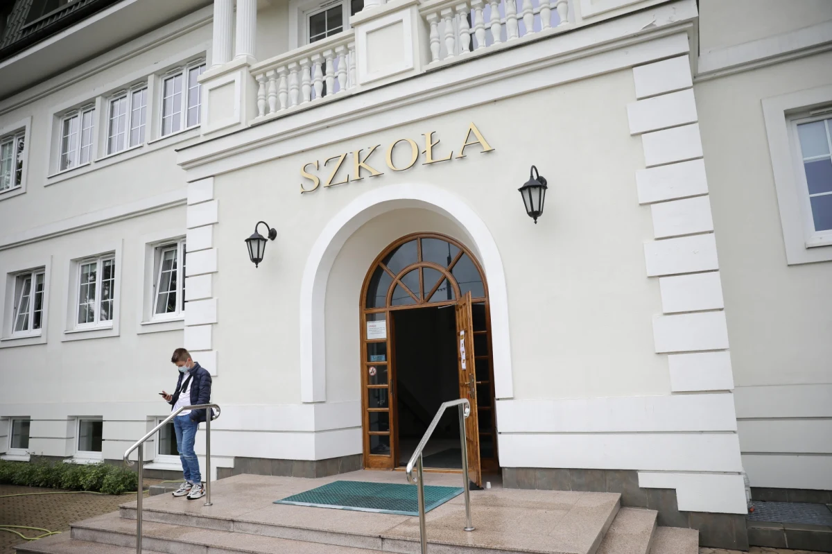 Co dziesiąty Polak nie ma sprzętu, który pozwoliłby na sprawną naukę online - donosi piątkowa "Rzeczpospolita" publikując najnowsze badania ClickMeeting - firmy specjalizującej się w webinariach.
