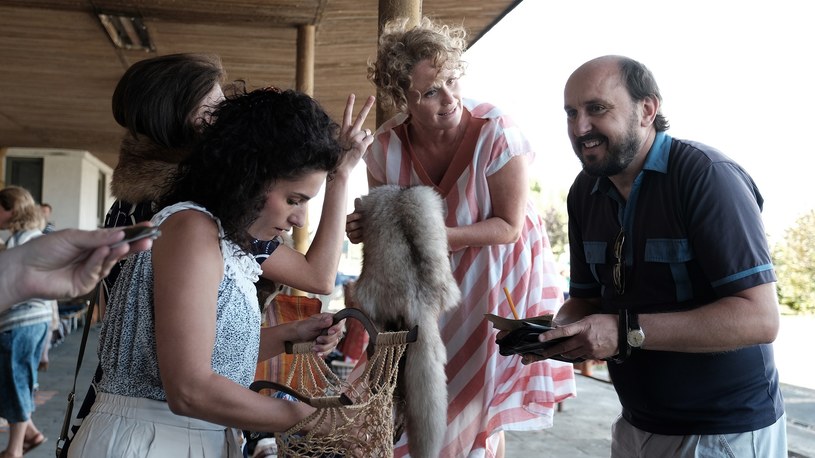 W sobotę w Kazimierzu Dolnym rozpoczyna się 16. Festiwal Filmu i Sztuki Dwa Brzegi. Festiwal otworzy polska premiera filmu "Corsage" w reżyserii Marie Kreutzer z nagrodzoną w Cannes Vicky Krieps w roli cesarzowej Sissi - powiedział rzecznik prasowy wydarzenia Marcin Radomski.