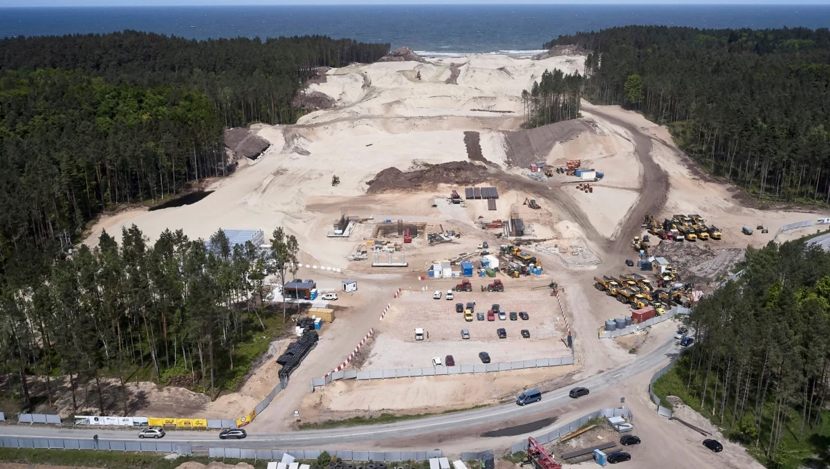 Bruksela nie będzie więcej protestować w sprawie przekopu Mierzei Wiślanej. Jak wyjaśniła rzeczniczka Komisji Europejskiej Viviane Loonela, nie należy mieszać kwestii procedury przeciwnaruszeniowej w sprawie nieprzestrzegania przez Polskę przepisów UE dotyczących procedur odwoławczych ze sprawą samego przekopu.