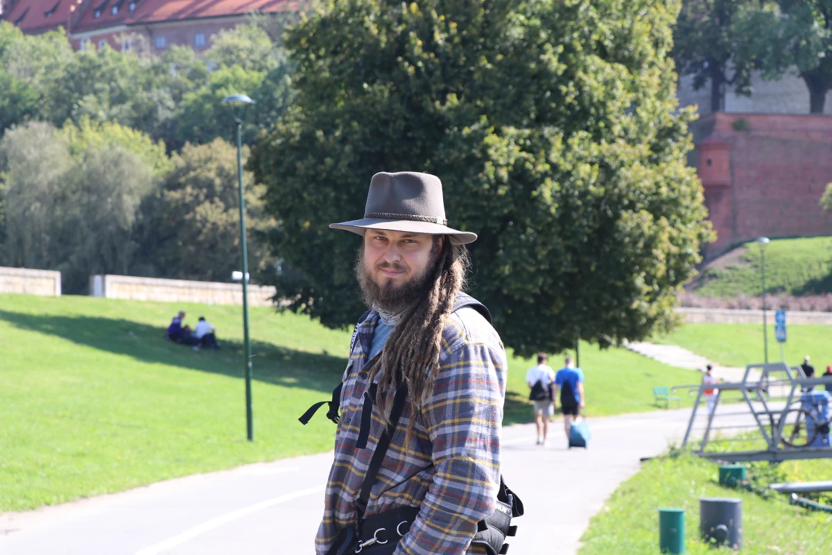 ​Mateusz Waligóra, który od początku września wędruje "Szlakiem Wisły", wyrusza dziś w Krakowa na kolejny etap trasy. Podróżnik chce wytyczyć szlak wzdłuż najdłuższej polskiej rzeki. Cała trasa - od Beskidów aż po Bałtyk - liczy 1200 kilometrów.