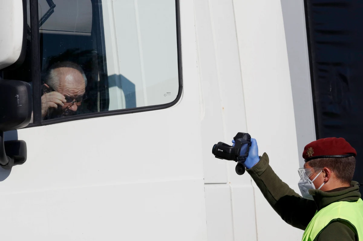 Pierwsza europejska "bańka turystyczna", pozwalająca na swobodne podróże w czasie pandemii koronawirusa, stworzona w maju przez Litwę, Łotwę i Estonię, przestała istnieć. Łotwa ogłosiła bowiem wprowadzenie kwarantanny dla osób przybywających z Estonii - podała agencja Reutera.