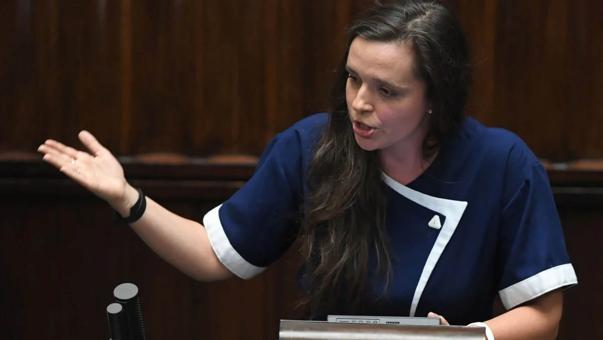 Posłanka Koalicji Obywatelskiej Klaudia Jachira zabrała głos w sprawie głosowania klubu parlamentarnego nad podwyżkami dla polityków. W swojej wypowiedzi skrytykowała kierownictwo i zarzuciła brak rozmowy i strach.