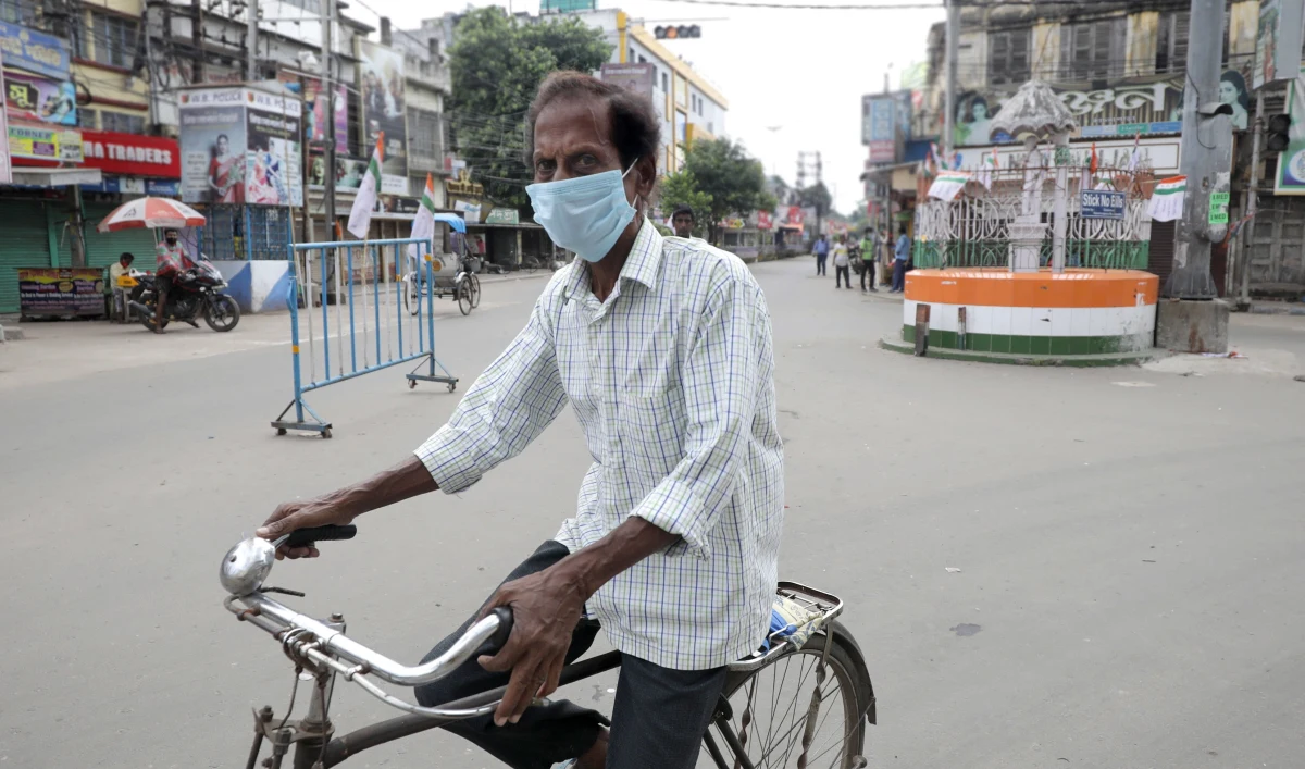 Indie zanotowały w sobotę, drugi dzień z rzędu, rekordową liczbę 97 570 nowych przypadków zakażenia koronawirusem - poinformowało tego dnia ministerstwo zdrowia.