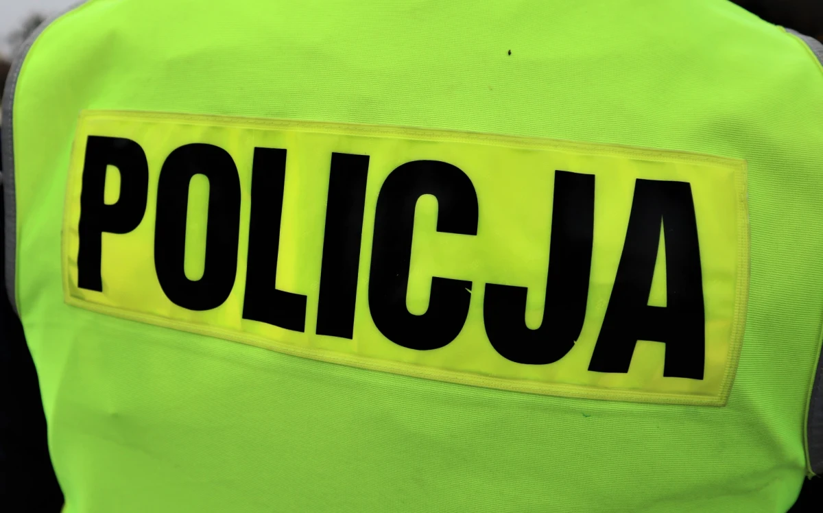 ​Policjanci z Bielska Podlaskiego publikują wizerunek mężczyzny, który może mieć związek z zaginięciem 14-letniej Roksany Guzowskiej. Nastolatka zaginęła 7 września i jest poszukiwana.