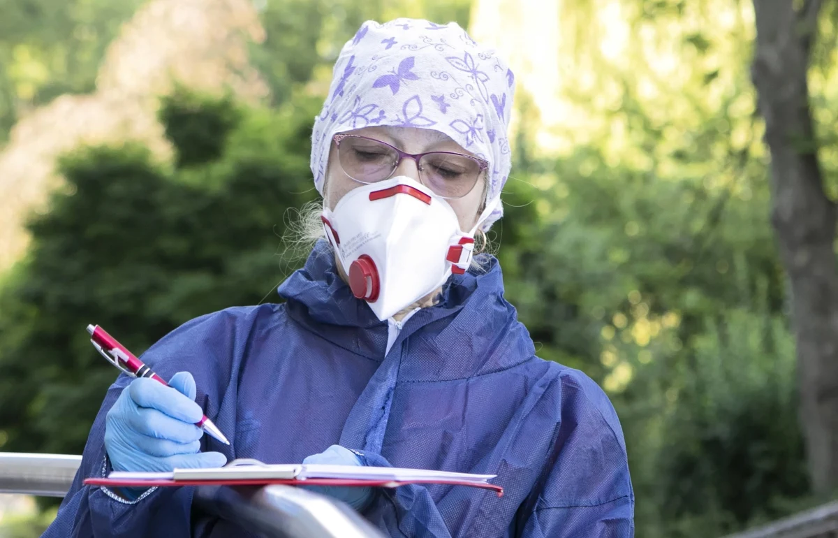 ​Resort zdrowia poinformował w sobotę o 603 nowych, potwierdzonych przypadkach koronawirusa w Polsce. 13 osób nie żyje. Łącznie w naszym kraju od początku trwania epidemii zaraziło się 73 650 osób, a 2 182 zmarły.