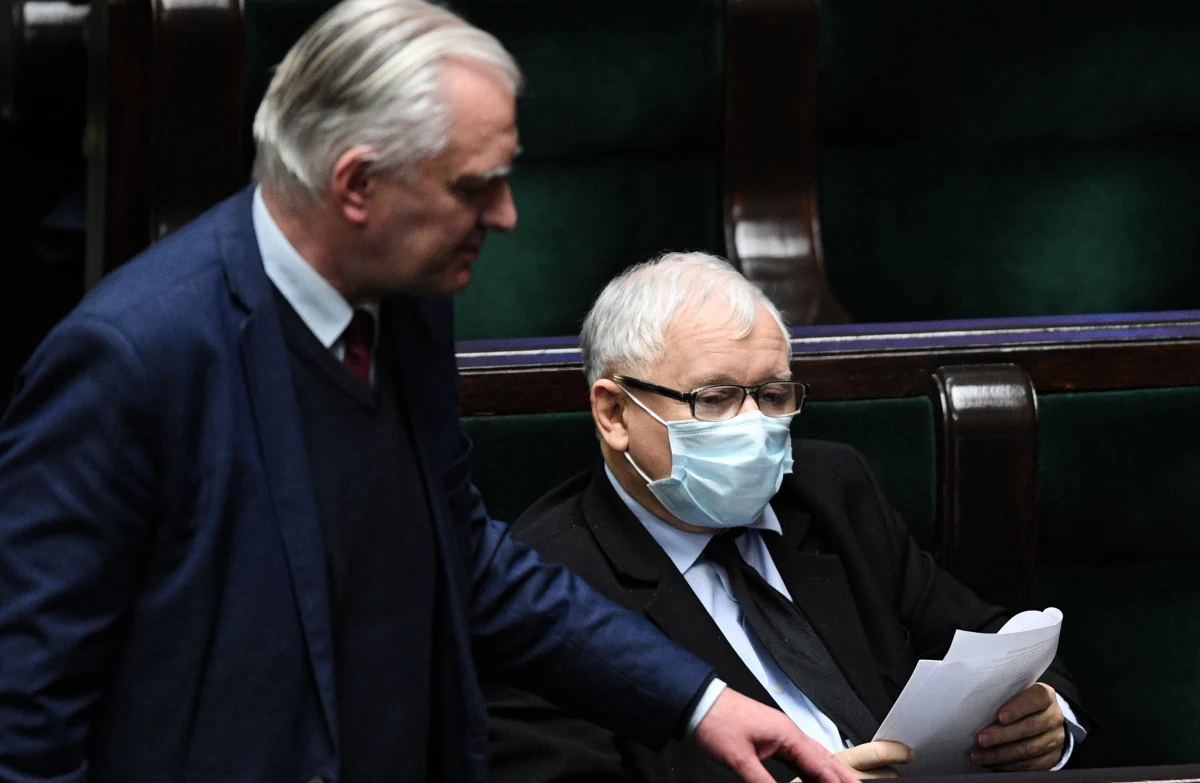 Kluczowe projekty ustaw dot. zmian ustrojowych, sądowniczych i administracyjnych będą zgłaszane i procedowane dopiero po podpisaniu umowy koalicyjnej - poinformował PAP polityk ze ścisłego kierownictwa PiS.
