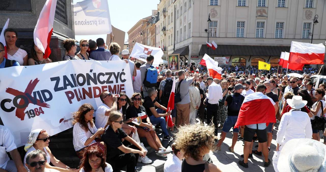 To będzie już kolejna manifestacja w Warszawie. W połowie sierpnia protestowano na Placu Zamkowym pod hasłem "Stop Pandemii".