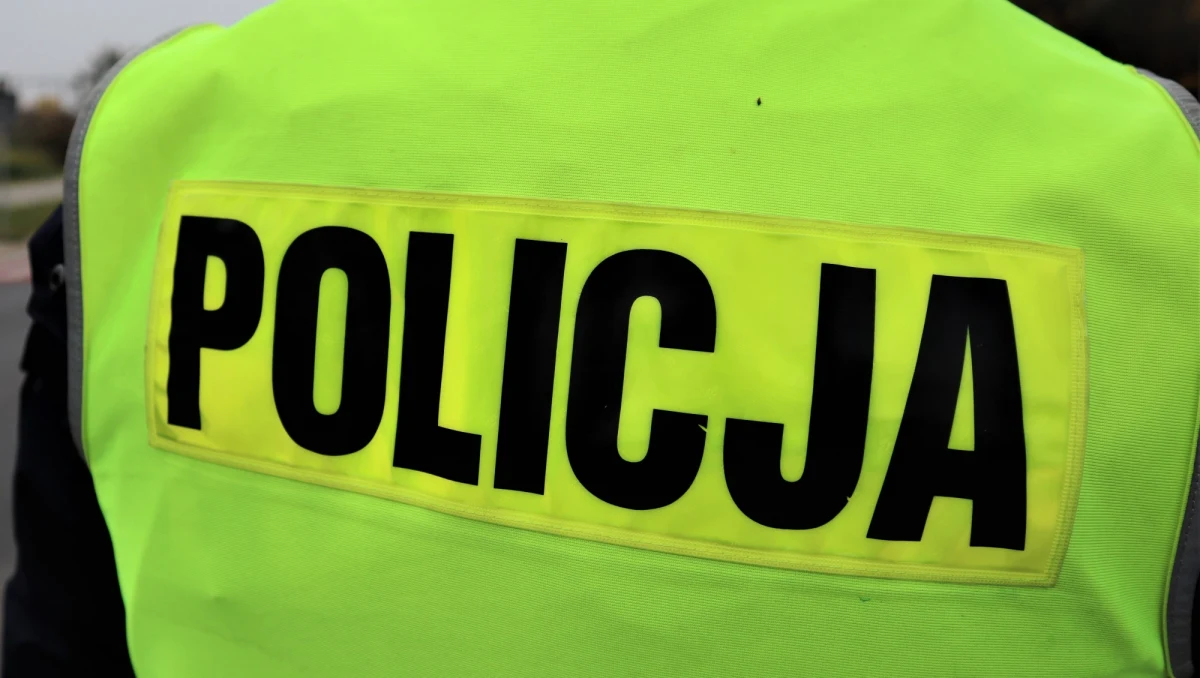 Agresywny pasażer pociągu z Warszawy do Wołomina ranił nożem interweniującego policjanta. Wcześniej mężczyzna nie chciał okazać biletu do kontroli. 