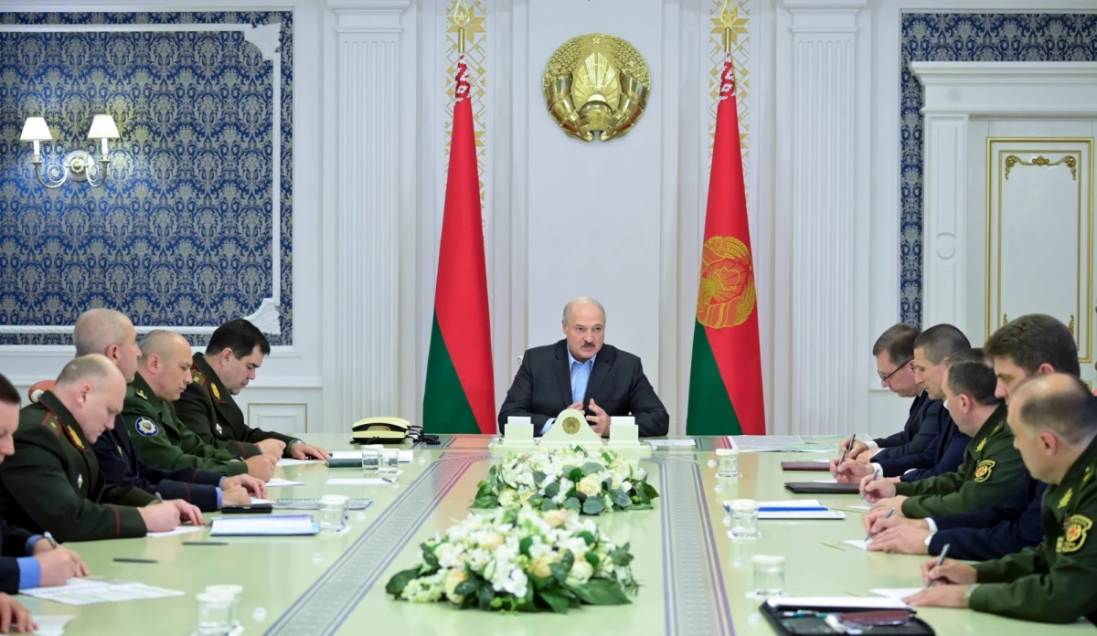 "Białoruś jest zaniepokojona aktywnością sił NATO u jej granic i będzie nadal aktywnie reagować na sytuację" - zapowiedział w sobotę szef resortu obrony w Mińsku Wiktar Chrenin. Wyjaśnił przy tym, że armia zakończyła działania w ramach ćwiczeń w rejonie Grodna.