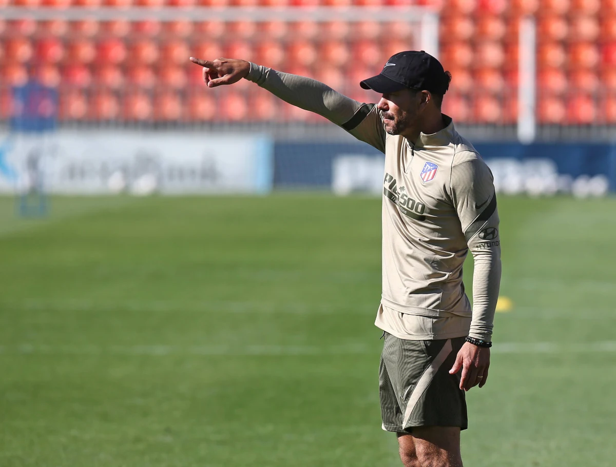 Trener piłkarzy Atletico Madryt Diego Simeone miał pozytywny wynik testu na obecność koronawirusa - poinformował występujący w ekstraklasie hiszpańskiej klub. Stołeczna drużyna, którą prowadzi Argentyńczyk, rozpocznie rywalizację w La Liga za dwa tygodnie.