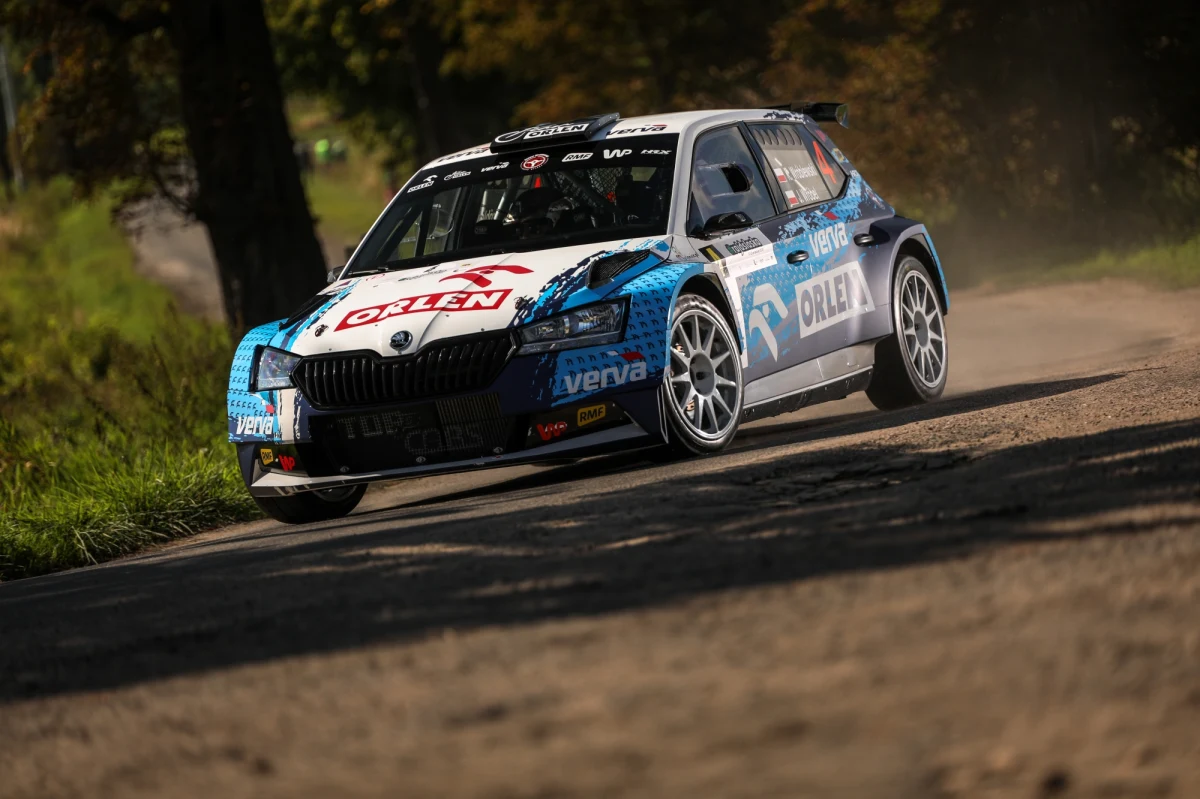 Kacper Wróblewski i Jakub Wróbel ukończyli Rajd Śląska, choć od pierwszego oesu. załoga ORLEN Team zmagała się z problemami na trasie, zdołała jednak ukończyć zawody i ponownie sięgnąć po dodatkowe punkty na Power Stage.