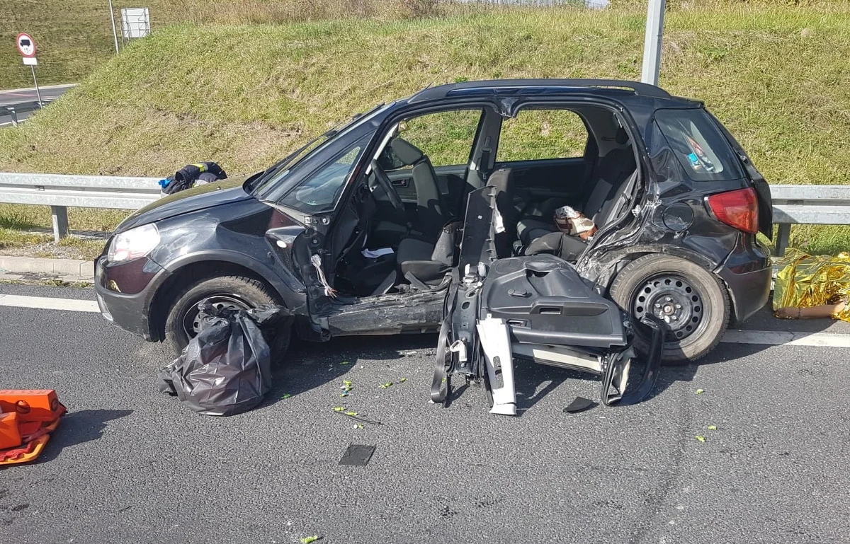 Cztery osoby zginęły w wypadku, do którego doszło rano na obwodnicy Olecka. Wszystkie ofiary jechały fiatem, którego kierowca nie ustąpił pierwszeństwa. 