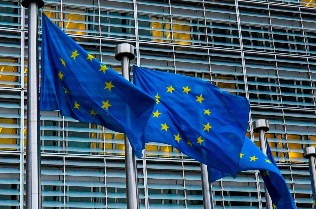 Komisja Europejska kończy prace nad pozwem przeciwko Polsce do TSUE w sprawie ośmiu polskich specustaw - ustaliła dziennikarka RMF FM Katarzyna Szymańska-Borginon. Chodzi o nieprzestrzeganie przez Polskę przepisów dotyczących oddziaływania na środowisko, a dokładniej brak dostępu do sądownictwa. Konkretnie dotyczy to m.in. specustawy drogowej, lotniskowej, kolejowej, morskiej, atomowej i w sprawie budowy przekopu Mierzei Wiślanej. 