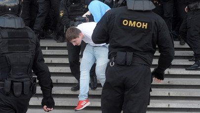 Milicja rozpędza demonstrantów w Mińsku, 250 osób zatrzymanych