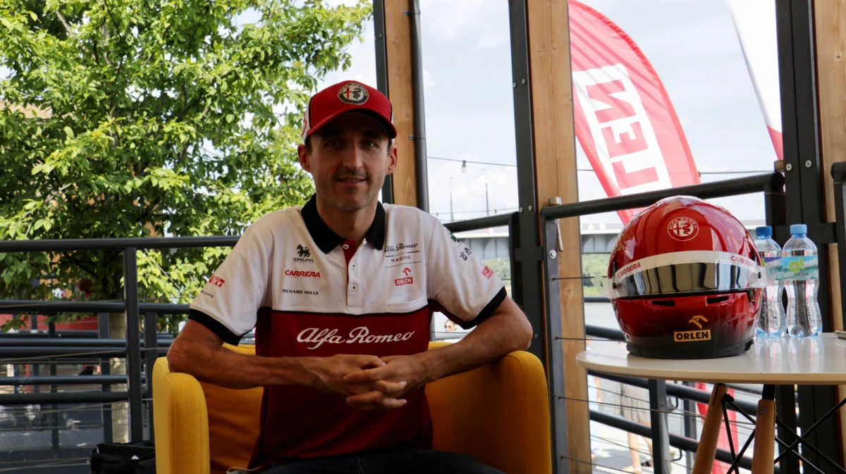 Robert Kubica (BMW M4 DTM) zajął 12. miejsce w niedzielnym wyścigu serii DTM na niemieckim Nuerburgringu. Zwyciężył Holender Robin Frijns (Audi RS 5 DTM). Lider cyklu Szwajcar Nico Mueller (Audi RS 5 DTM) zajął piąte miejsce.