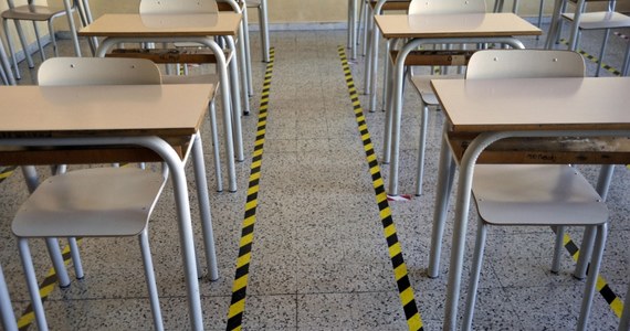 Zakażenie koronawirusem potwierdzono u jednego z uczniów szkoły podstawowej "Akademia Pitagorasa" w Baranowie – poinformował w niedzielę wójt podpoznańskiej gminy Tarnowo Podgórne Tadeusz Czajka.