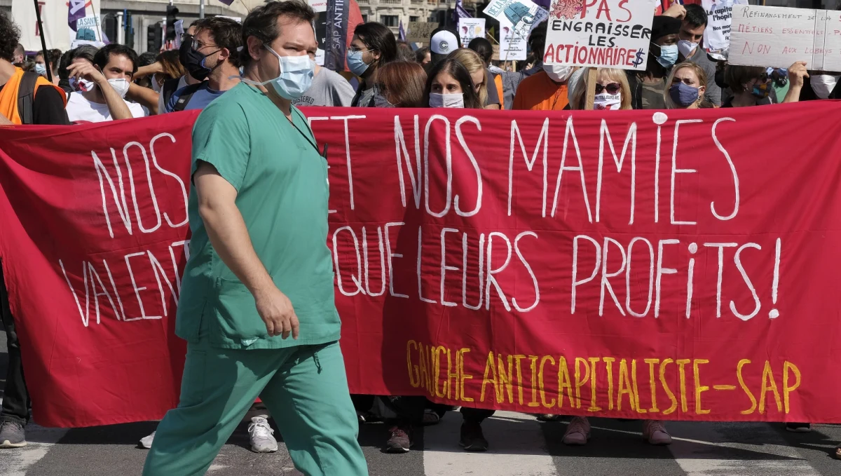 Około 4 tys. pracowników służby zdrowia demonstrowało w niedzielę w Brukseli, domagając się zwiększenia funduszy na finansowanie systemu opieki zdrowotnej w dotkniętej pandemią koronawirusa Belgii - poinformowała agencja Reutera.