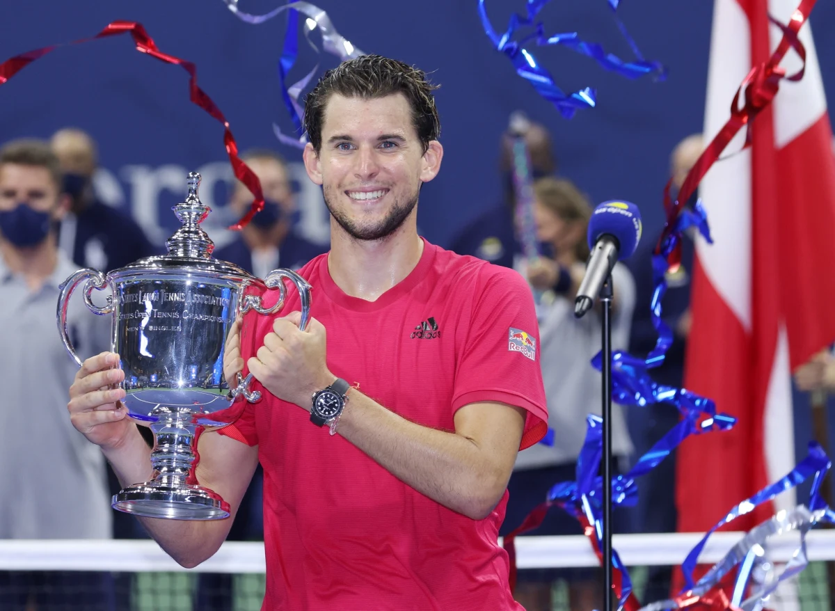 Rozstawiony z "dwójką" Dominic Thiem wygrał z Niemcem Alexandrem Zverevem (5.) 2:6, 4:6, 6:4, 6:3, 7:6 (8-6) w finale turnieju US Open, który rozgrywany był na kortach twardych w Nowym Jorku. To pierwszy w karierze tytuł wielkoszlemowy 27-letniego austriackiego tenisisty.