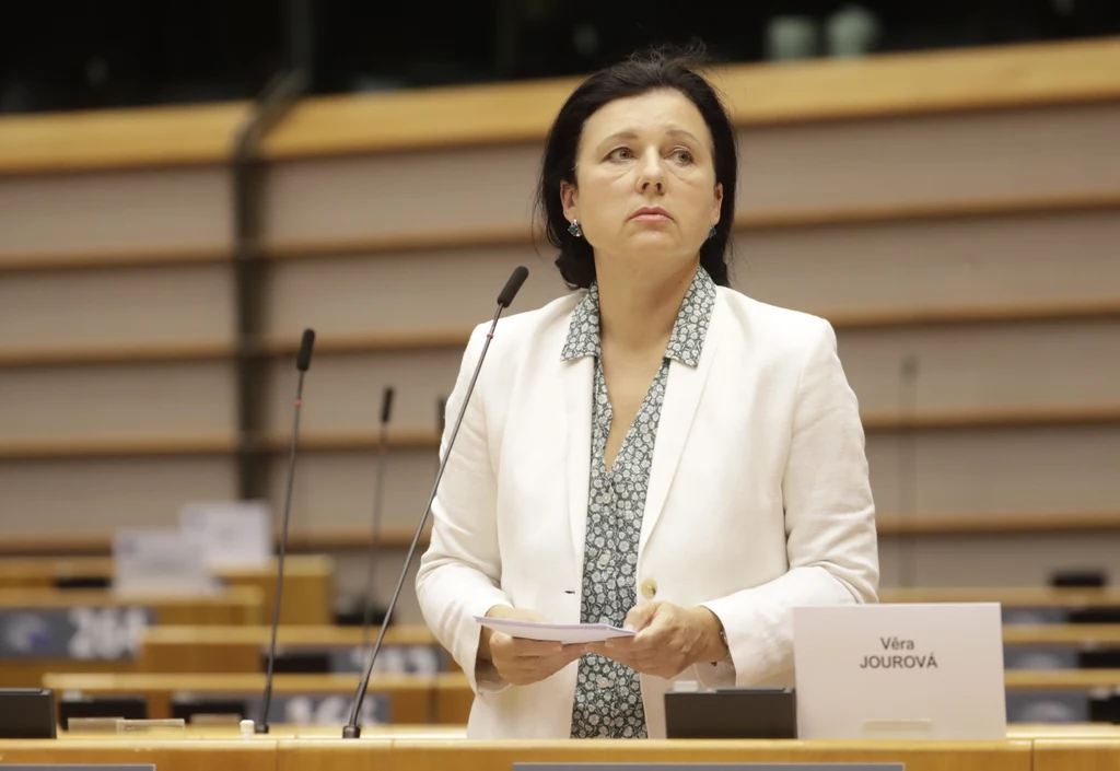 Wiceszefowa KE Viera Jourova podczas debaty w PE