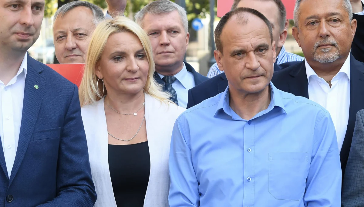 Kiedy Jarosław Sachajko z Kukiz'15 i sam lider ruchu Paweł Kukiz nie wykluczyli koalicji z PiS, wybuchła polityczna burza. "To nie jest stanowisko klubu, ani posłów, którzy przyszli do klubu z ruchu Kukiz'15" – podkreśla w rozmowie z Interią Władysław Teofil Bartoszewski z PSL i klubu Koalicji Polskiej. Kukiz z kolei przekonuje, że za poparcie swoich ludzi "daje sobie rękę uciąć".