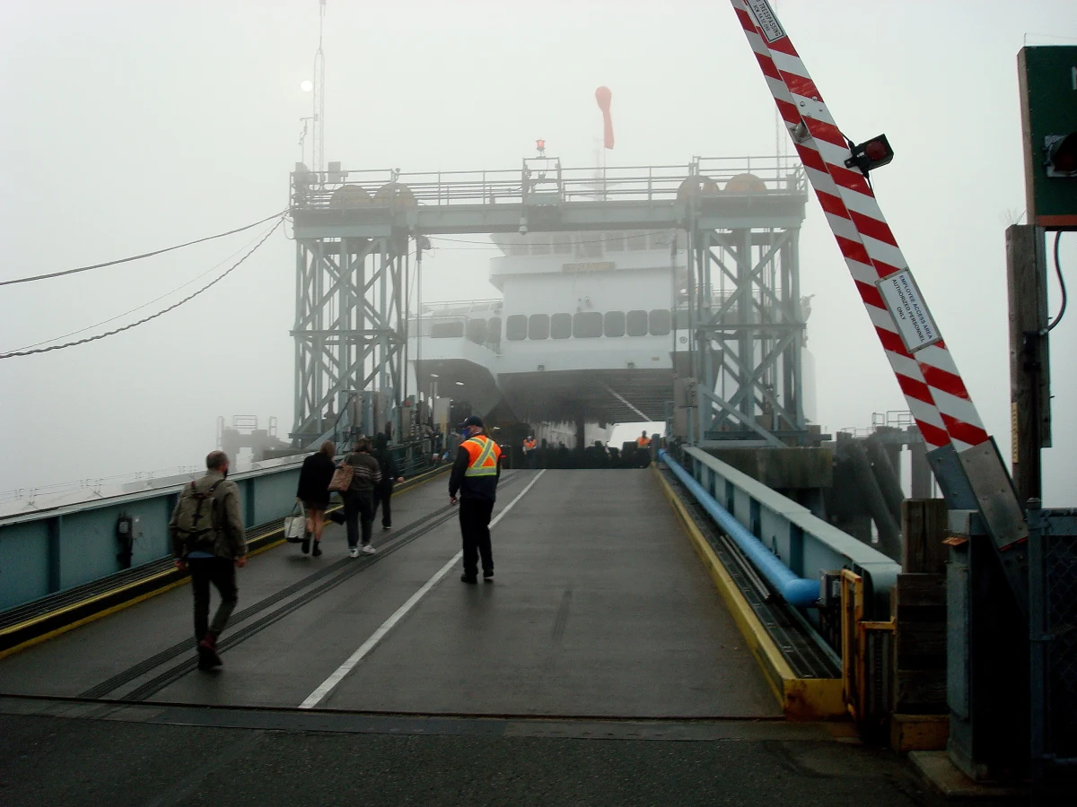Dymy z groźnych pożarów szalejących na zachodnim wybrzeżu Ameryki dotarły aż na drugi koniec kontynentu. Przebył z wiatrem niemal 4200 km i dosięgnął m.in. Rochester w stanie Nowy Jork.