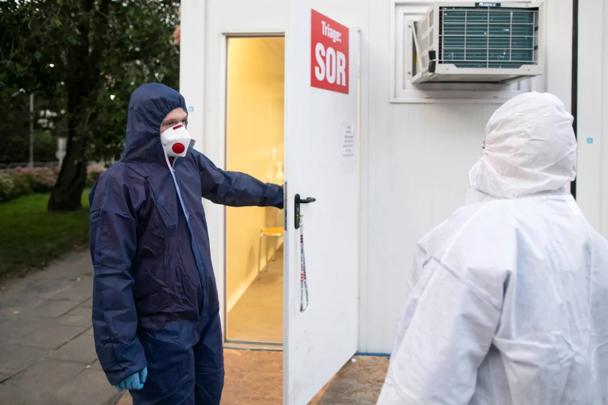 Od dziś w Polsce działają trzy typy szpitali przeznaczonych dla pacjentów z koronawirusem. To jeden z elementów przygotowania do spodziewanej jesiennej fali zachorowań. Na przyjęcie pacjentów z dodatnim wynikiem testu gotowe mają być trzy typy lecznic: zakaźne, specjalistyczne i powiatowe. 