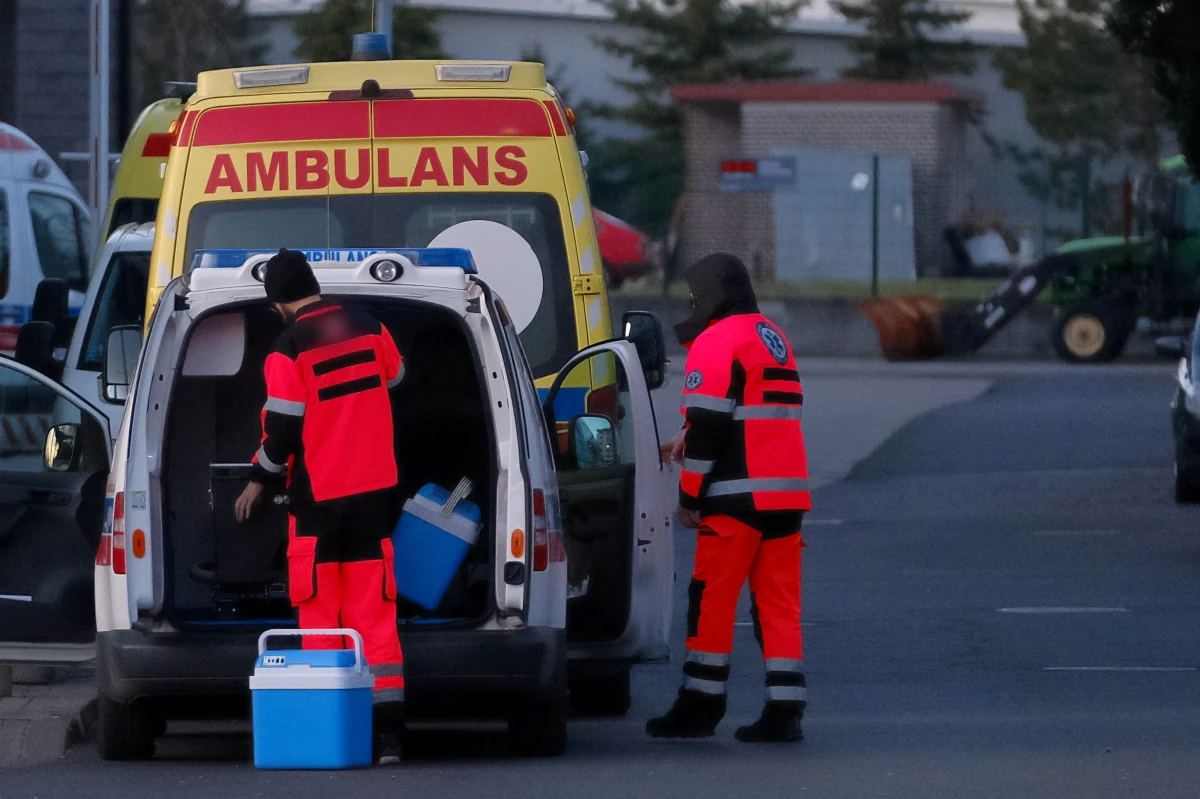 30 tysięcy złotych kary dostał szpital w Ostrzeszowie za brak karetki, potrzebnej do transportu 28–letniej ciężarnej, która zmarła. Zdaniem wielkopolskiego oddziału NFZ szpital w Ostrzeszowie nie zapewnił transportu ciężarnej kobiecie, bo od lutego nie miał podpisanego kontraktu do przewozu chorych między szpitalami.