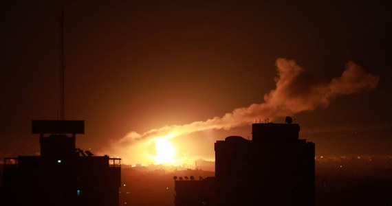 Izraelskie lotnictwo zaatakowało nad ranem cele w Strefie Gazy - poinformowały palestyńskie źródła bezpieczeństwa. Atak nastąpił po ostrzale rakietowym terytorium Izraela, przeprowadzonym z palestyńskiej enklawy.