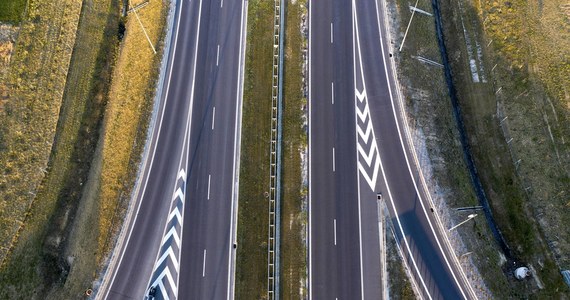 Kierowcy zapłacą więcej za przejazd autostradą A4 na odcinku Kraków - Katowice. Podwyżki obejmą pojazdy z kategorii pierwszej, czyli przede wszystkim samochody osobowe. Podróże będą kosztowały więcej, ale nie we wszystkich przypadkach. 