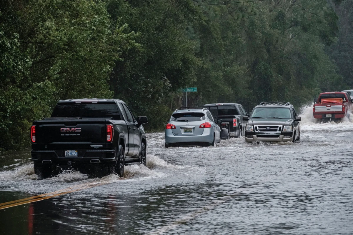 W wybrzeże USA uderzył w środę kolejny w tym roku huragan. Sally powoduje podtopienia, a w Pensacoli na Florydzie urwał część drogowego mostu. Na południowym wybrzeżu USA ponad pół miliona domów nie ma dostępu do prądu.