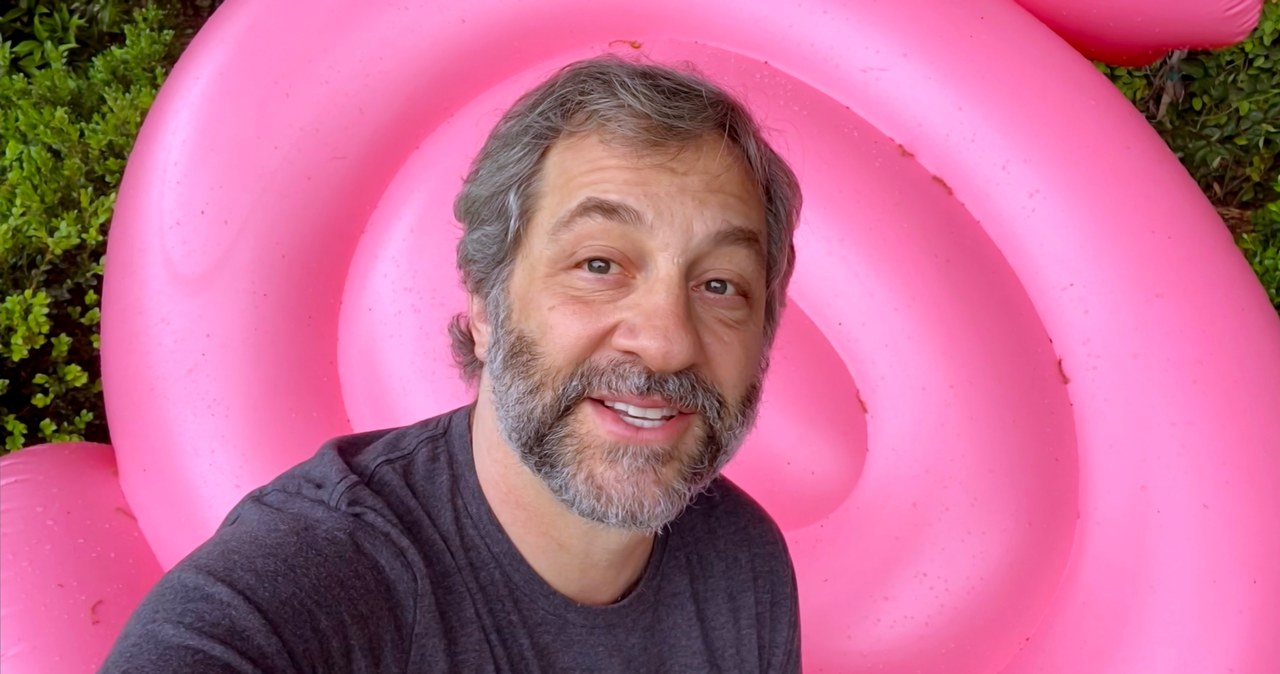 ​Judd Apatow, któremu popularność przyniosły takie filmy jak "40-letni prawiczek" czy "Wpadka", bardzo ostro skrytykował Hollywood. "Kupili nasze milczenie" - grzmi, odnosząc się do amerykańskich produkcji, które pomijają niewygodne tematy, by tylko odnieść sukces kasowy na takich rynkach jak chiński czy arabski.