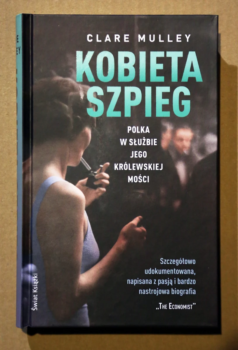 Krystyna Skarbek była pierwszą brytyjską agentką w czasie II Wojny Światowej. Legendarny premier Winston Churchill nazywał ją swoim ulubionym szpiegiem. Autor powieści o Jamesie Bondzie rzekomo na niej wzorował jedną ze swych postaci. Niewykluczone, że mieli ze sobą krótki romans. Polka ma swoją już swoją pamiątkową tablicę w Londynie. 