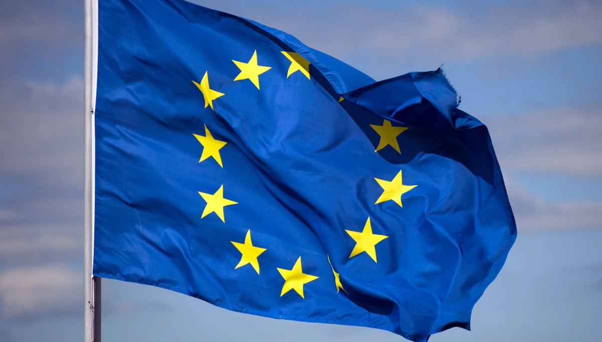 ​Jeszcze przed końcem miesiąca przewodniczące w UE Niemcy położą na stół propozycję mechanizmu "pieniądze za praworządność", by rozpocząć negocjacje z Parlamentem Europejskim na temat budżetu UE na lata 2021-2027. Jak powiedział wysoki rangą unijny dyplomata - propozycja ma być kompromisem do zaakceptowania także dla Polski i Węgier. W kuluarach toczą się bardzo poufne i wrażliwe negocjacje nad każdym słowem tekstu. Kraje skandynawskie oraz Belgia i Holandia chciałyby mocniejszych sformułowań, jednak Węgry już zapowiedziały weto.