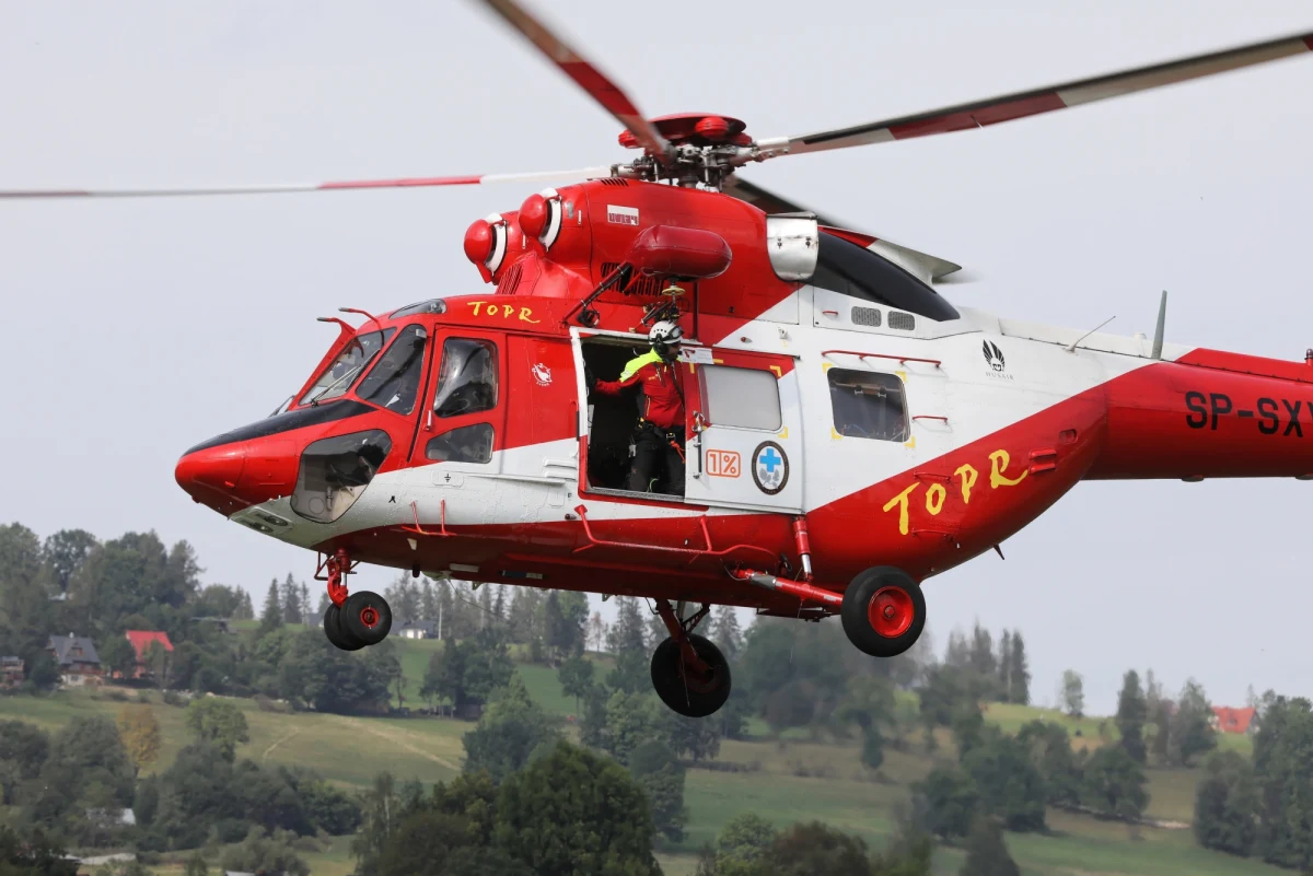 W trakcie nocnych poszukiwań ratownicy TOPR odnaleźli w rejonie Morskiego Oka ciało młodego turysty, który najprawdopodobniej spadł z Żabiego Szczytu Niżniego. To już czwarta ofiara Tatr w przeciągu ostatnich dziewięciu dni.