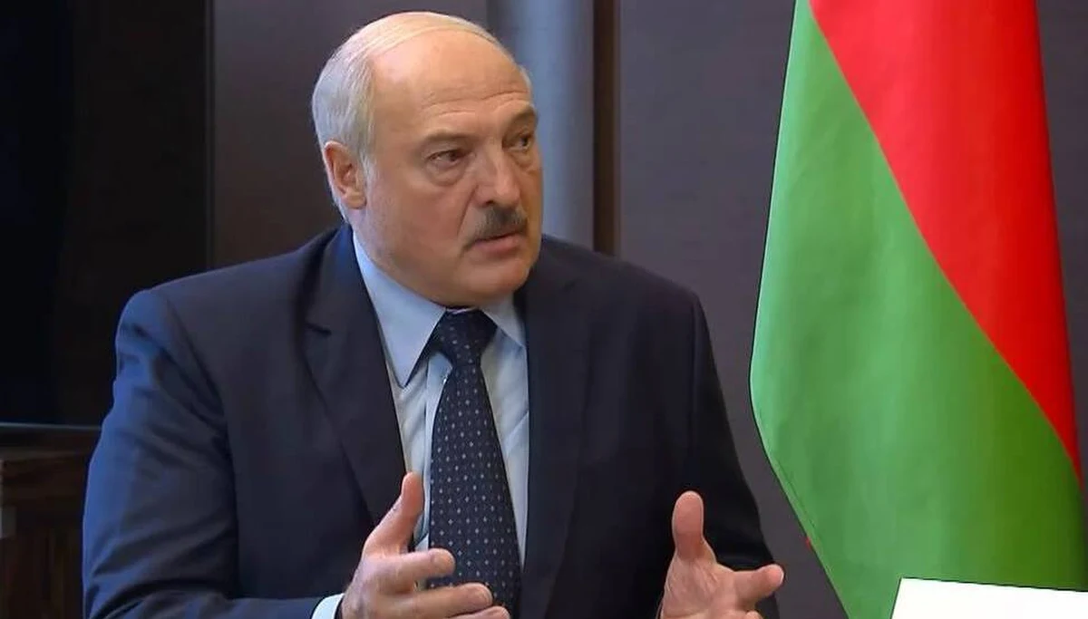 „Jesteśmy zmuszeni zabrać wojska z ulicy, pół armii postawić pod broń i zamknąć granicę państwową na zachodzie. Przede wszystkim – z Litwą i Polską” – powiedział w czwartek prezydent Białorusi Alaksandr Łukaszenka. Konieczne jest wzmocnienie kontroli na granicy z Ukrainą - dodał.