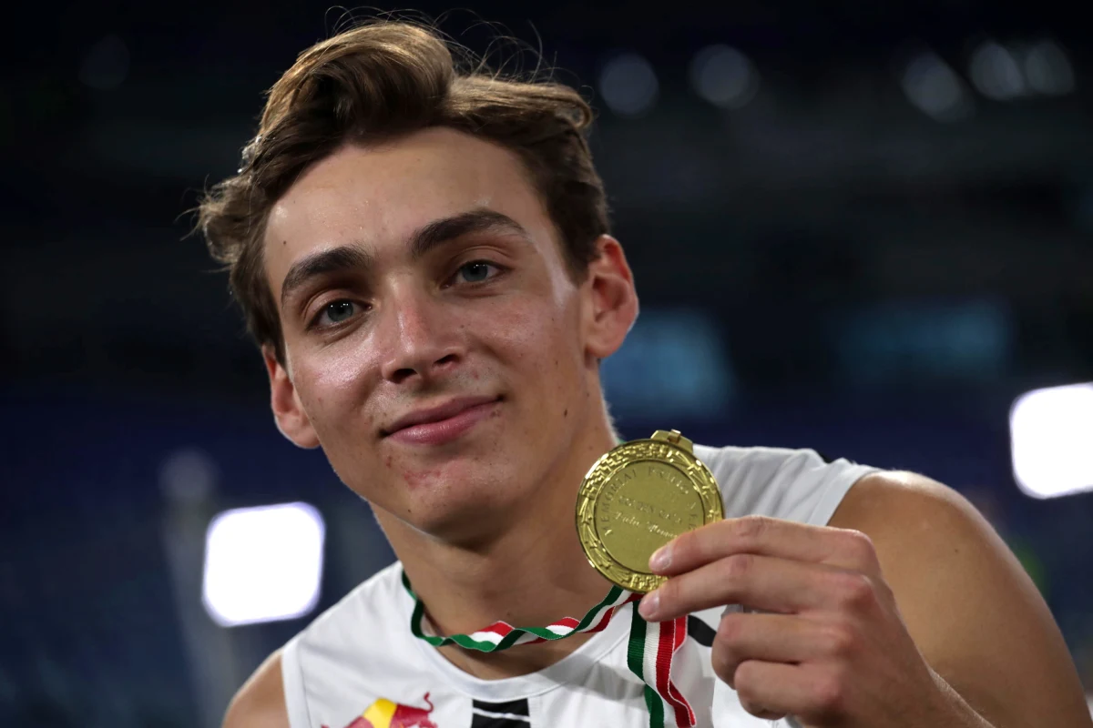 Szwed Armand Duplantis skoczył o tyczce 6,15 m i poprawił 26-letni rekord świata na stadionie. Dokonał tego w trakcie mityngu Diamentowej Ligi w Rzymie. Dotychczasowy najlepszy wynik w historii był gorszy o centymetr i należał do Ukraińca Siergieja Bubki.